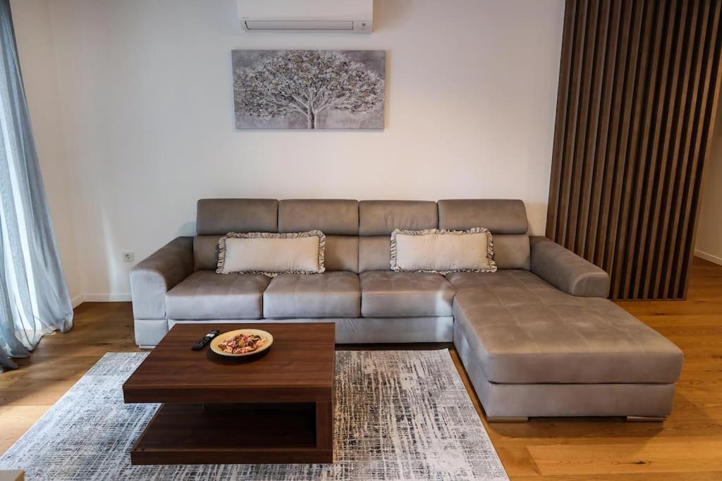 Luxury Vista Haven - Apt2, Free Parking Apartmán